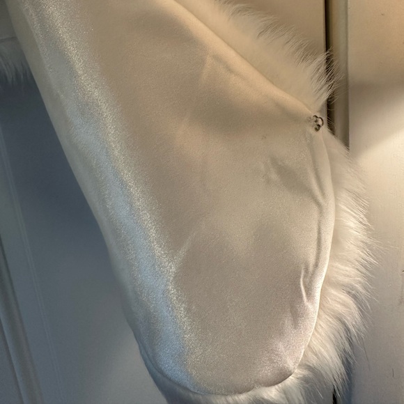 NWT Mariell Faux Fur Bridal Wrap With Ivory Crème Fox - Picture 9 of 11